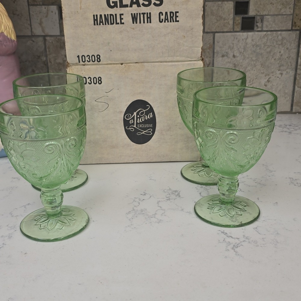 Set of four Vintage Tiara Sandwich Light Green  Water Goblet NEW open box #10308